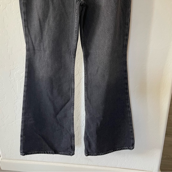 HOST Pick🎉Levi’s 70’s High Flare Black/Gray Wash jeans, Size 29 & 30 NWT!••• - Picture 9 of 16
